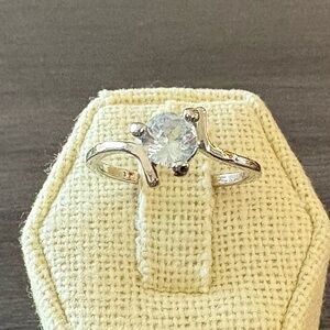 Silver Round Stone Zircon Ring 8